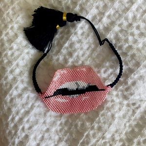 Trendy lip bracelet